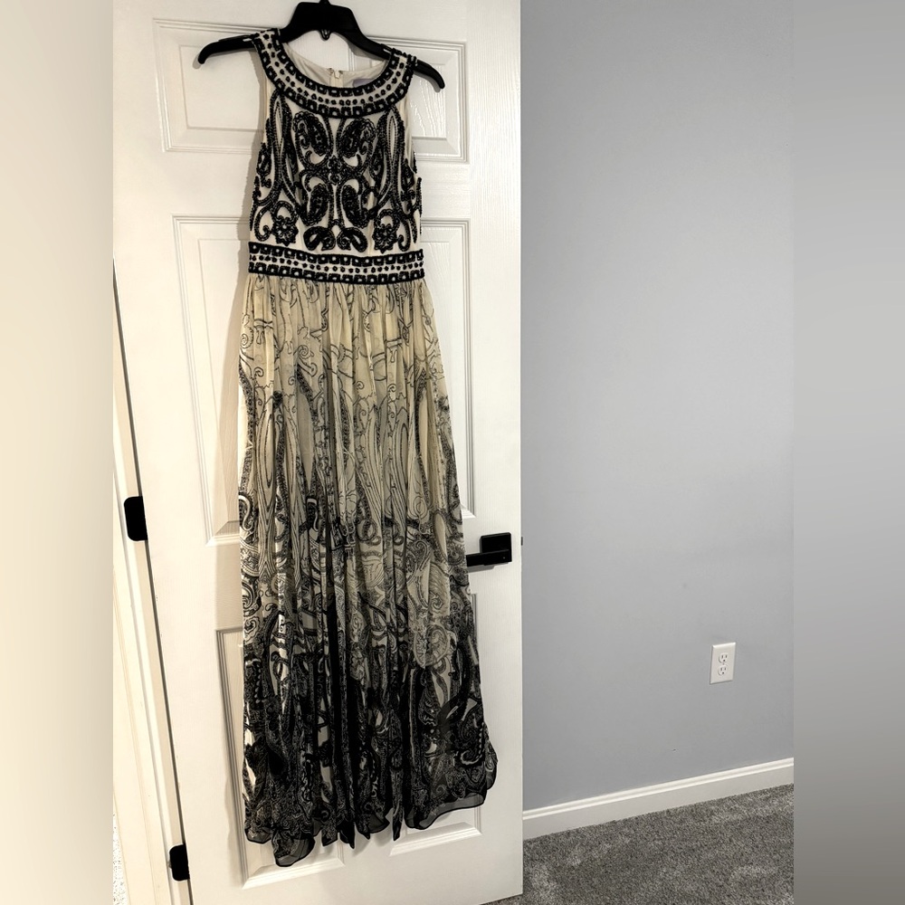 J S Collection- Maxi Sleeveless Embroidered dress- Size 2